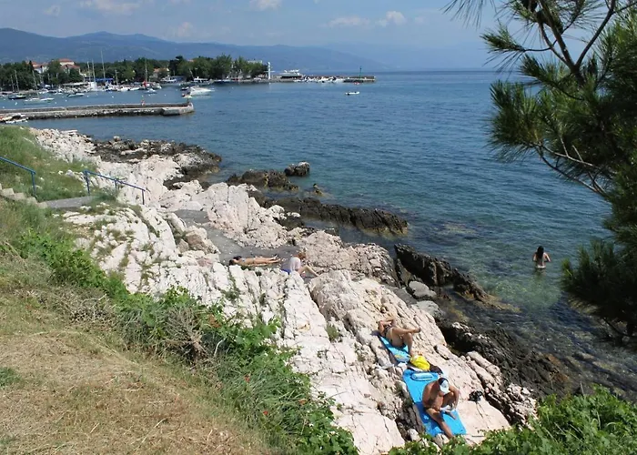 And With Parking Space - 2350 Penzion Novi Vinodolski